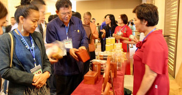 Mayor promotes trade linkages with Vientiane