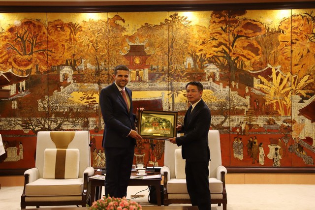 Ha Noi expects to seek Czech’s experiences to ease air pollution and traffic congestion  - Ảnh 1.