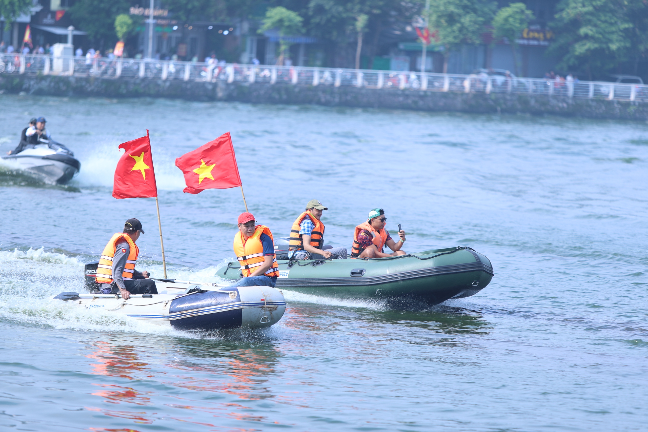 Sôi nổi, kịch tính Giải Bơi chải thuyền rồng Hà Nội mở rộng năm 2024- Ảnh 5.