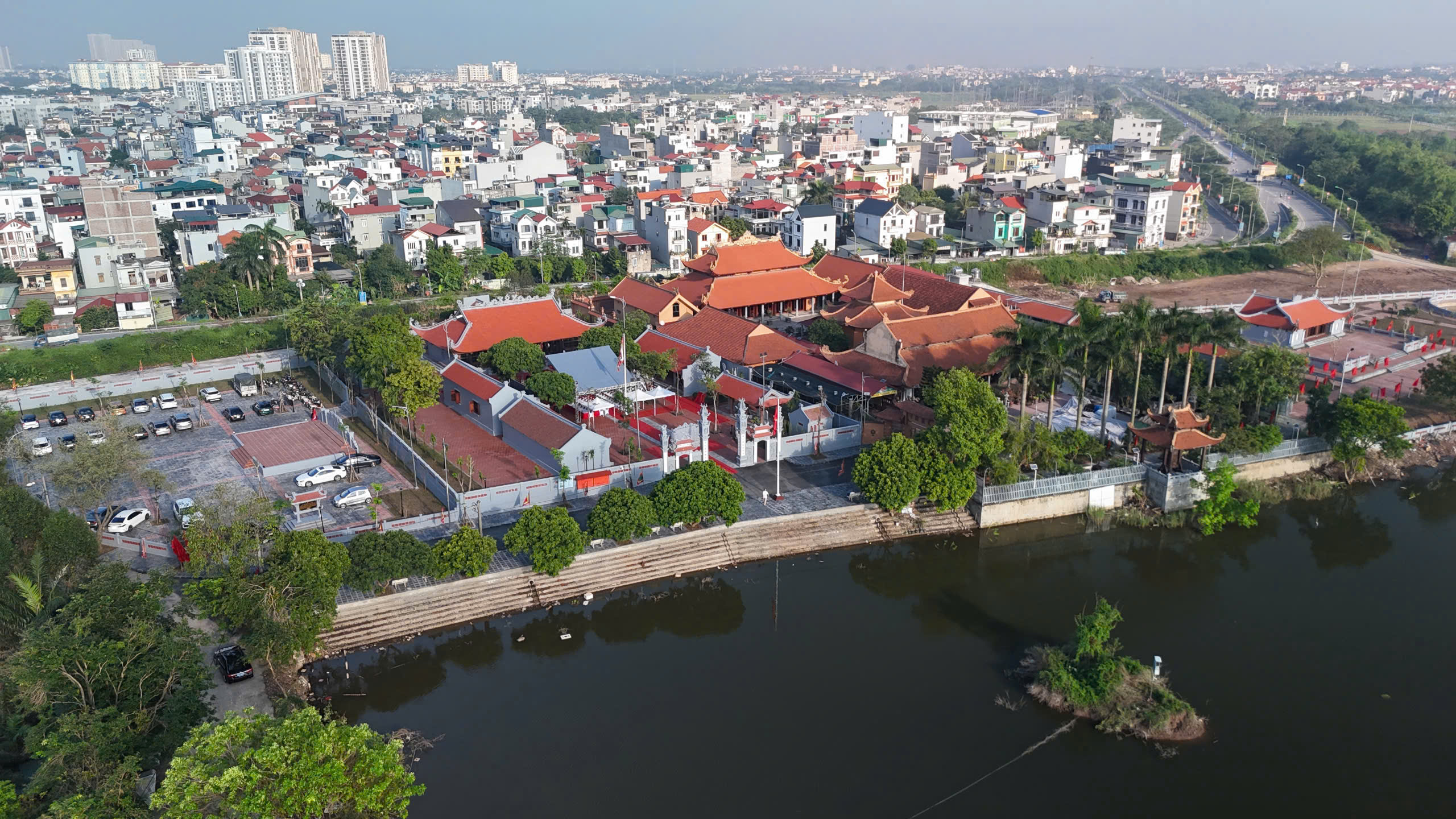 Chiêm ngưỡng di tích kiến trúc nghệ thuật vừa được tôn tạo, gắn biển chào mừng 70 năm Ngày Giải phóng Thủ đô- Ảnh 1.