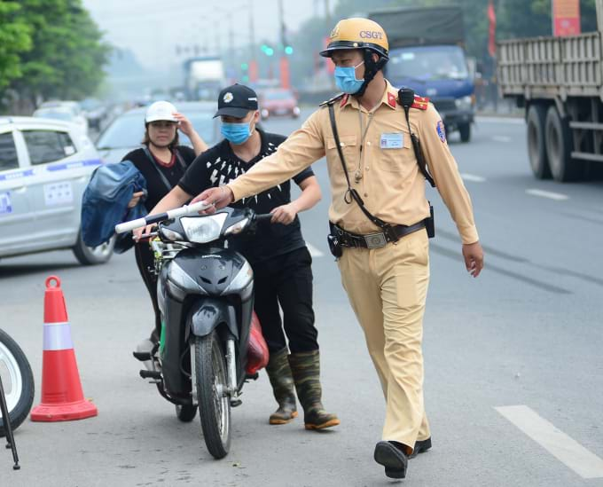 Hà Nội: tạm giữ hơn 260 phương tiện vi phạm Luật Giao thông đường bộ trong ngày 18/10- Ảnh 1.