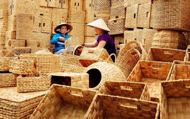 Phu Tuc craft village recognized as tourist destination spot- Ảnh 1.