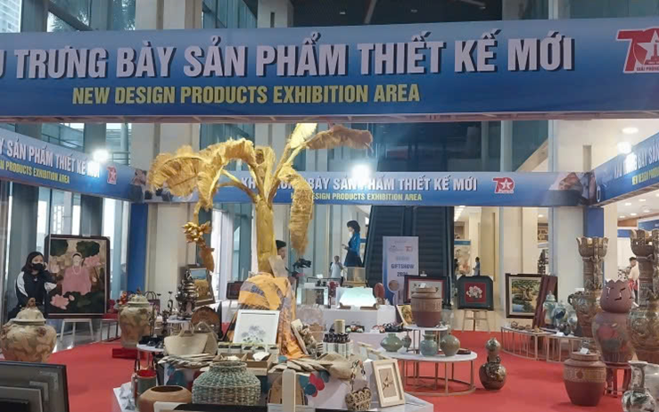 Khu trưng bày sản phẩm thiết kế mới tại Hội chợ quốc tế Quà tặng hàng thủ công mỹ nghệ Hà Nội năm 2024 (Hanoi Giftshow năm 2024)