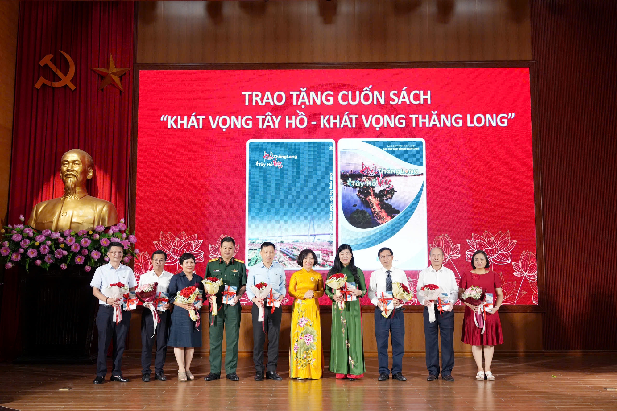 Trao giải Cuộc thi viết “Khát vọng Tây Hồ - Khát vọng Thăng Long” năm 2024- Ảnh 2.