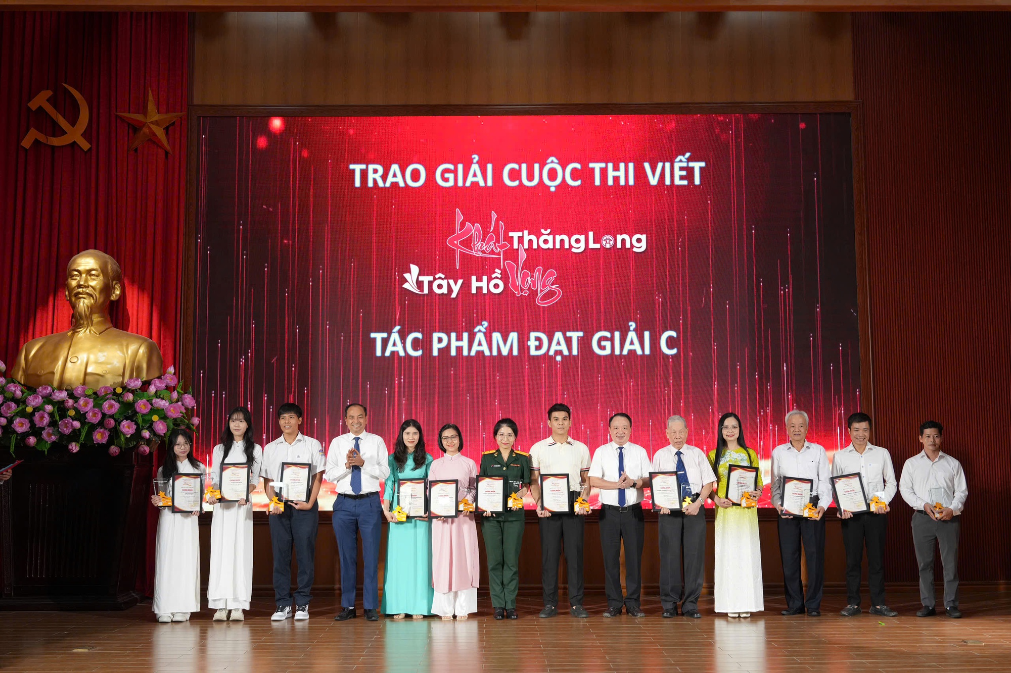Trao giải Cuộc thi viết “Khát vọng Tây Hồ - Khát vọng Thăng Long” năm 2024- Ảnh 4.