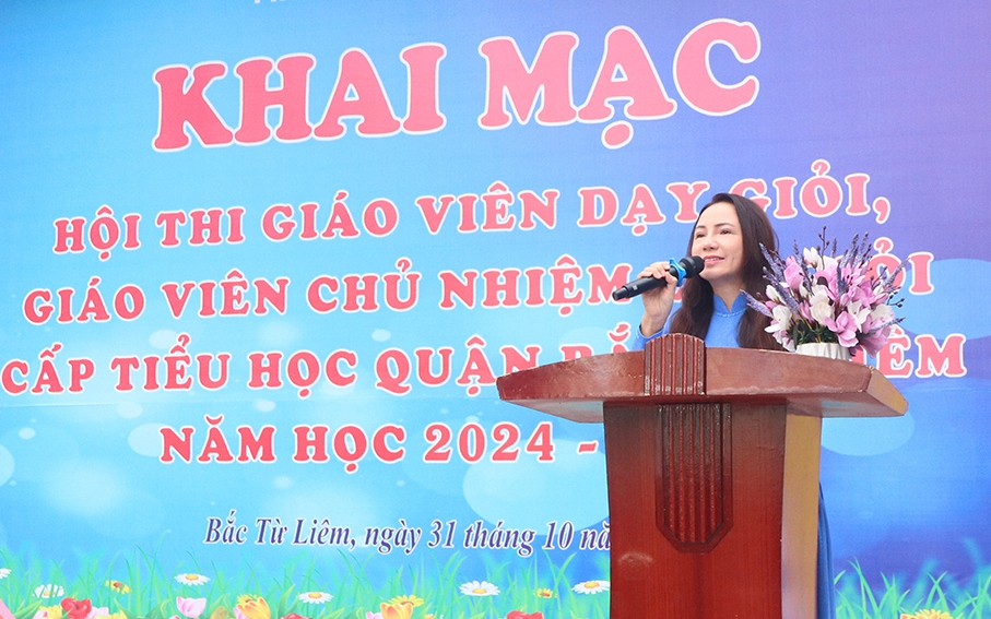 Trưởng phòng GD&ĐT quận Bắc Từ Liêm Nguyễn Thị Hương phát biểu khai mạc