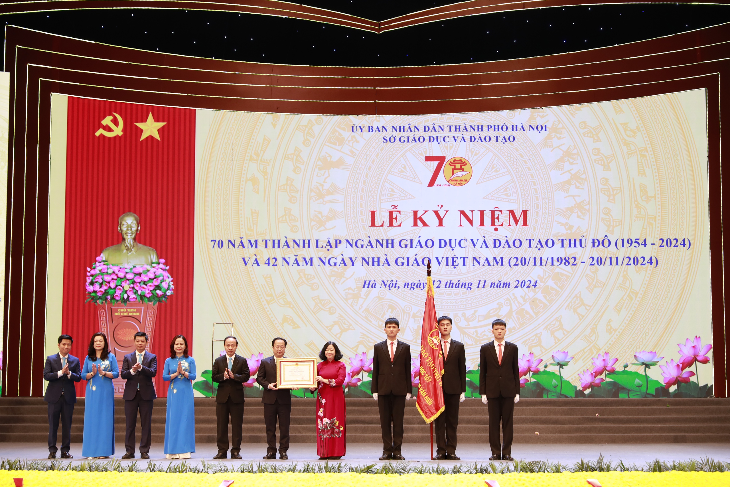 Những hình ảnh ấn tượng tại Lễ kỷ niệm 70 năm thành lập ngành Giáo dục và Đào tạo Thủ đô- Ảnh 7.