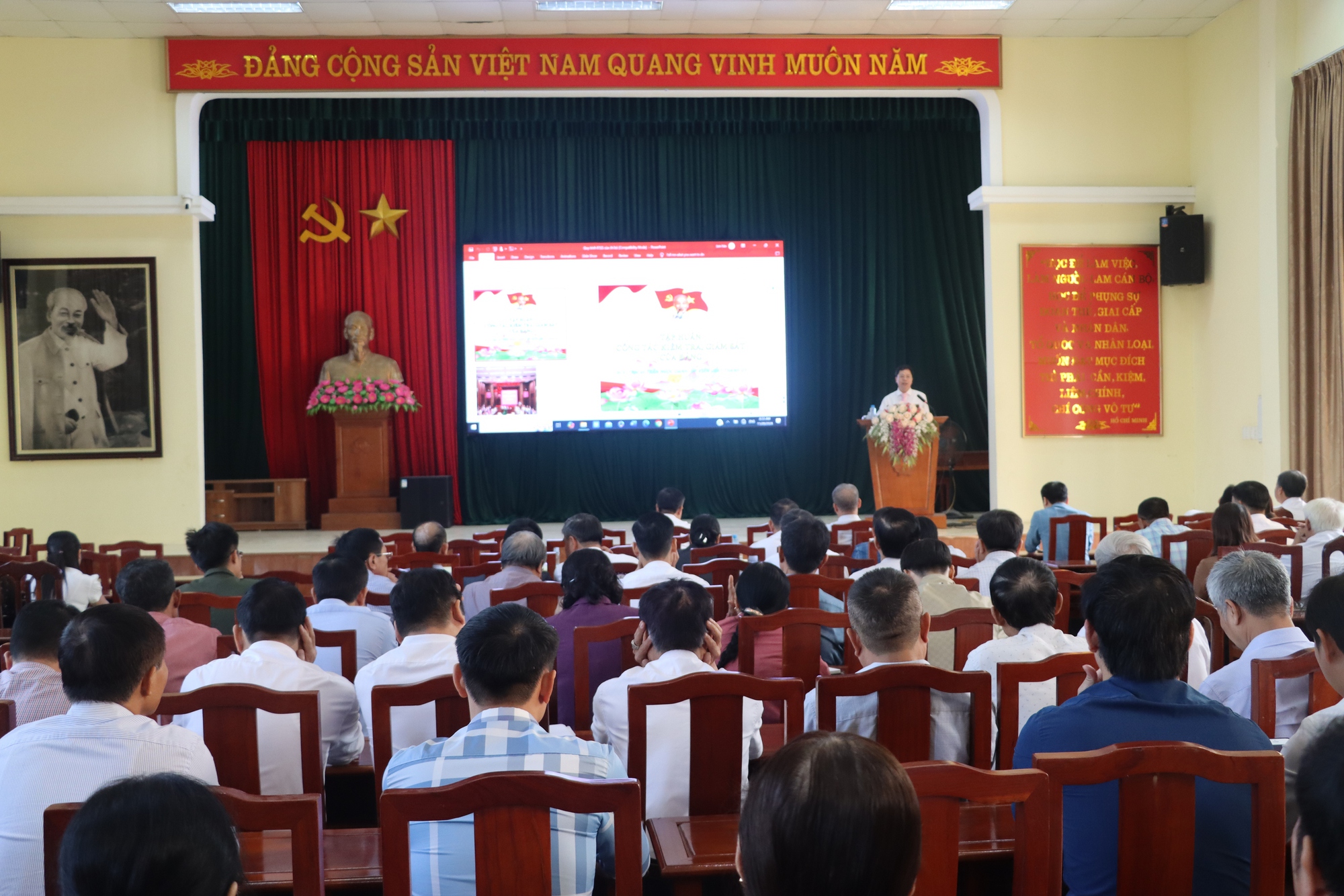 Huyện ủy Phú Xuyên: Tập huấn nghiệp vụ công tác kiểm tra giám sát và thi hành kỷ luật Đảng- Ảnh 2.