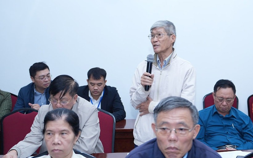 Cử tri quận Cầu Giấy nêu ý kiến tại buổi tiếp xúc