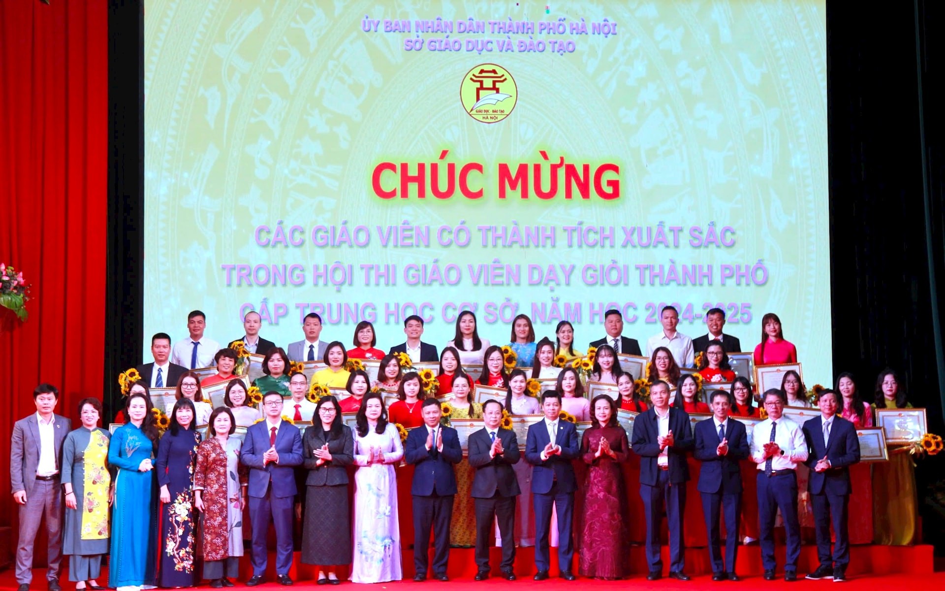 Khen thưởng giáo viên dạy giỏi Thành phố cấp trung học cơ sở
