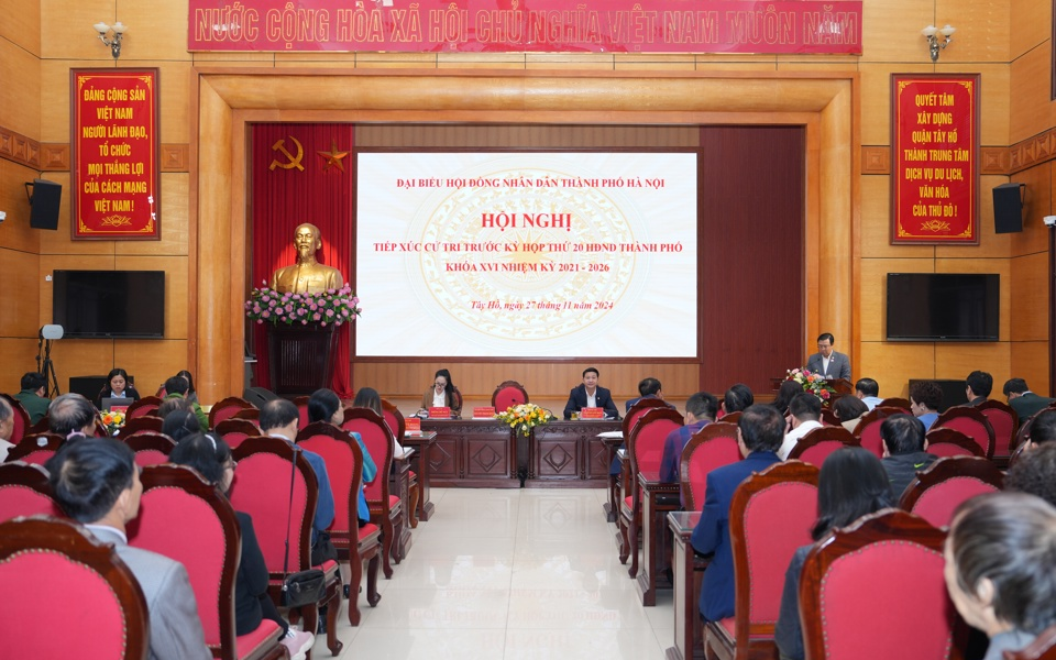 Quang cảnh hội nghị tiếp xúc cử tri