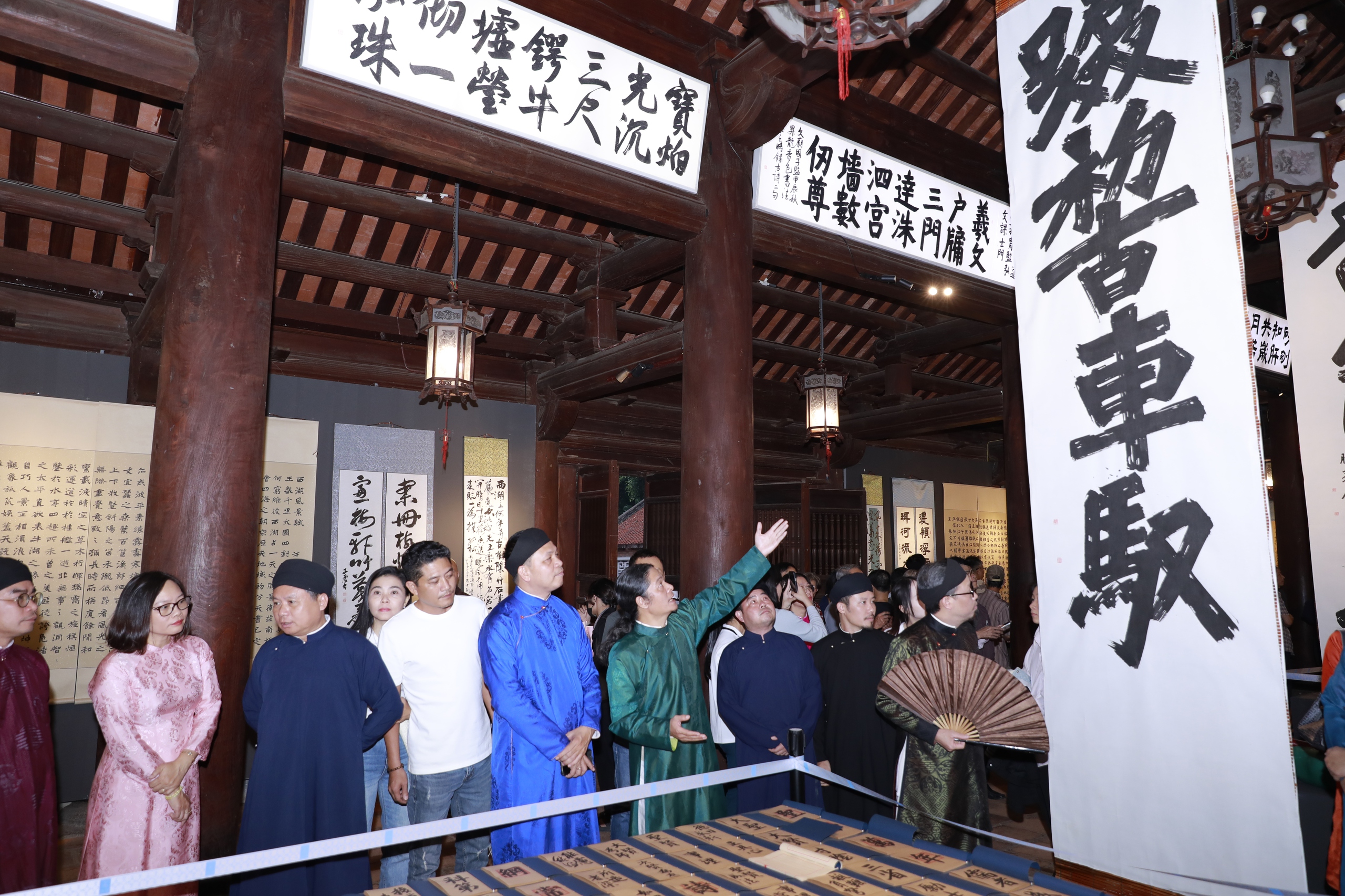 Calligraphic artworks display honors Thang Long-Hanoi cultural quintessence- Ảnh 1. Calligraphic artworks display honors Thang Long-Hanoi cultural quintessence- Ảnh 1.