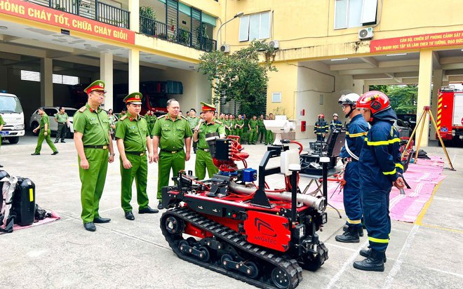 Hai Tổ Cảnh sát PCCC và CNCH đặc biệt tinh nhuệ được trang bị các thiết bị tối tân, hiện đại