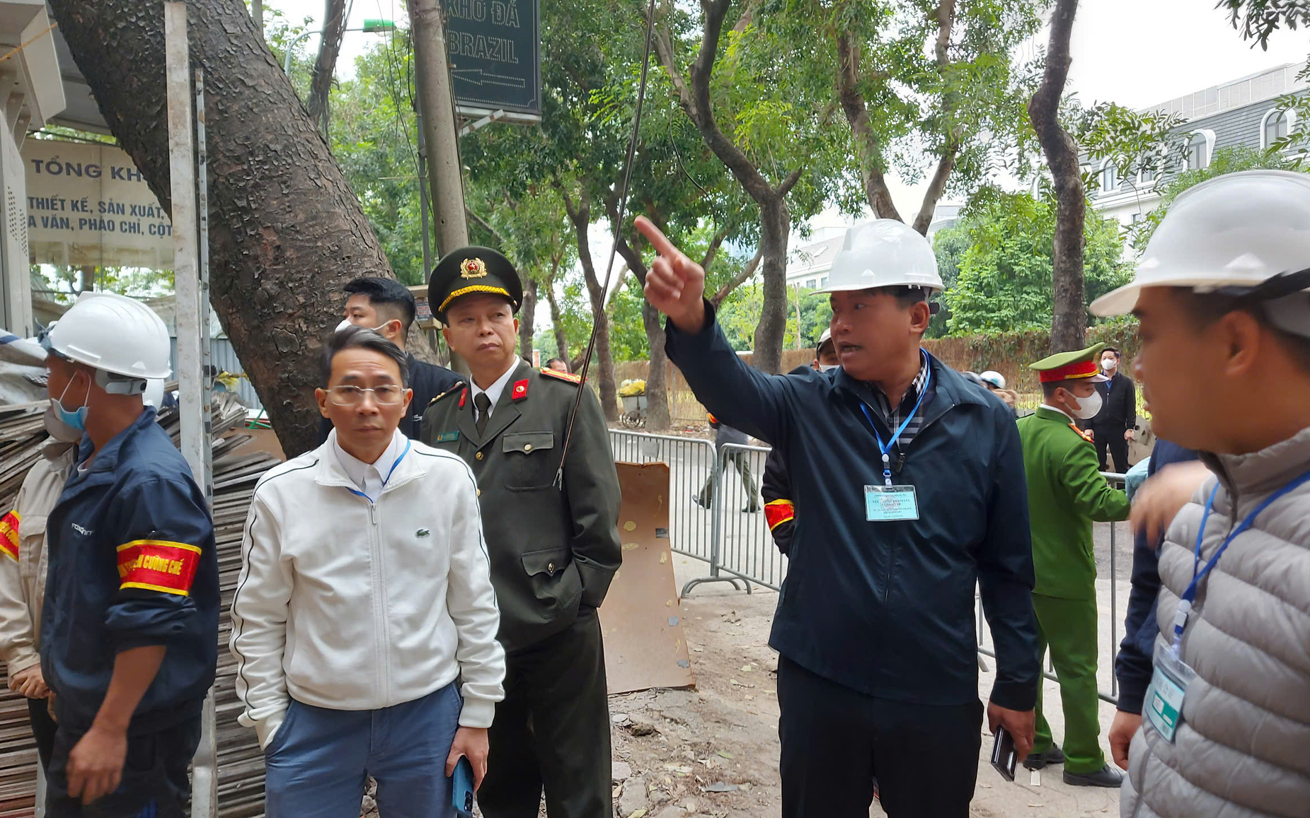 Phó Chủ tịch UBND quận Thanh Xuân Lê Hồng Thắng trực tiếp chỉ đạo cưỡng chế