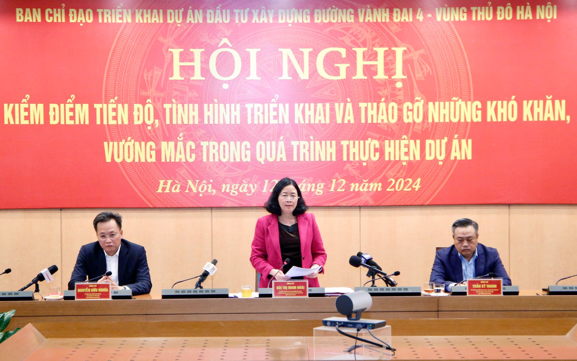 Hanoi addresses bottlenecks in Ring road No.4 project- Ảnh 1. Bí thư Thành ủy Hà Nội Bùi Thị Minh Hoài phát biểu tại Hội nghị