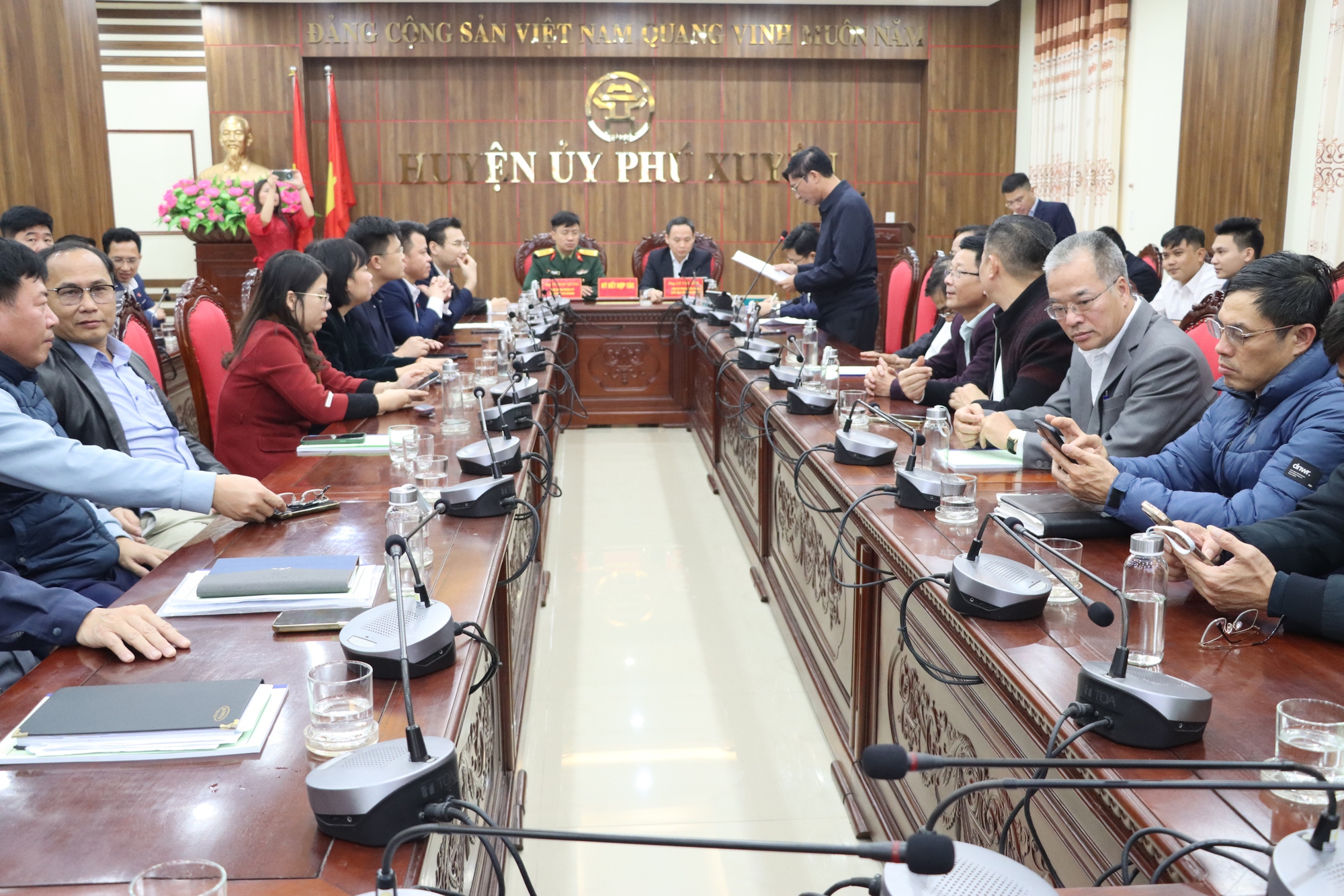 Phú Xuyên ký kết thỏa thuận hợp tác về chuyển đổi số phát triển thương mại điện tử- Ảnh 1.