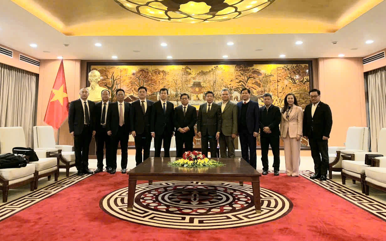 Hanoi Vice Mayor receives CRSC Chairman- Ảnh 1. Hà Nội hoan nghênh các doanh nghiệp nước ngoài đầu tư vào lĩnh vực đường sắt đô thị