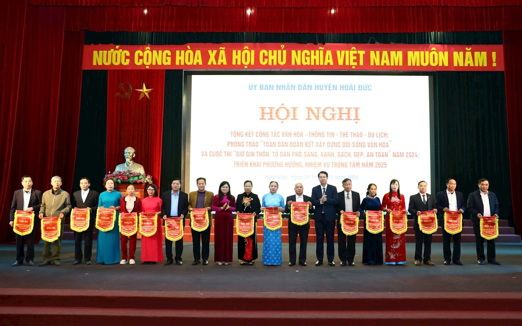 Các đơn vị nhận giải cuộc thi "Giữ gìn thôn, tổ dân phố sáng, xanh, sạch, đẹp, an toàn" huyện Hoài Đức năm 2024