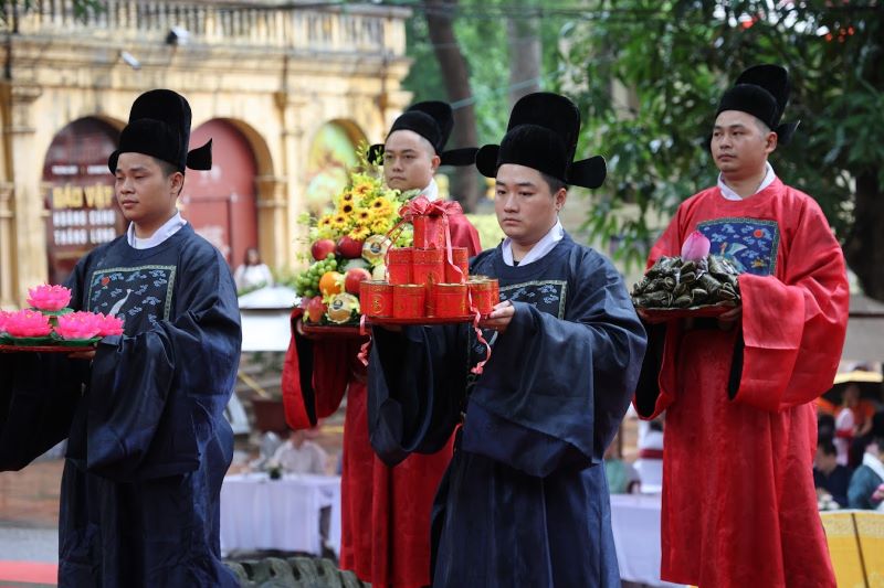 Vivacious celebration of Tet Doan Ngo in Hanoi- Ảnh 7.