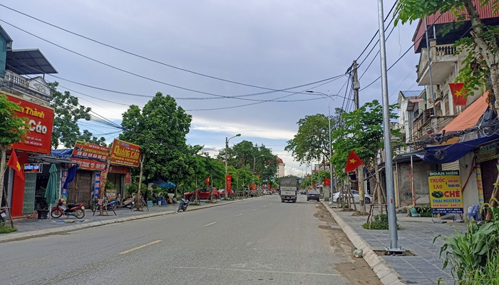 Đảm bảo an toàn lao động, an toàn giao thông, vệ sinh môi trường thi công hè, rãnh thoát nước Quốc lộ 21B đoạn qua thị trấn Vân Đình- Ảnh 1.