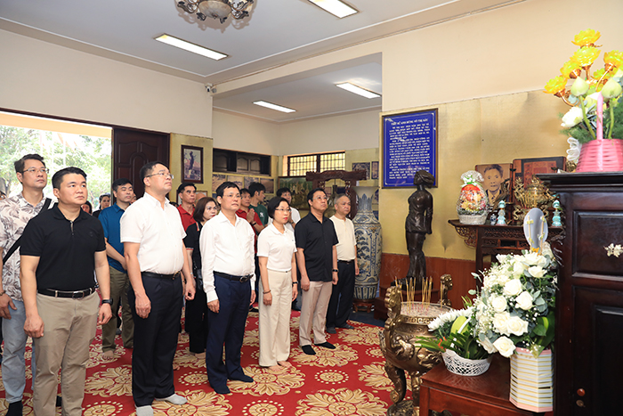 Cơ quan Đoàn Đại biểu Quốc hội và HĐND thành phố Hà Nội viếng Anh hùng liệt sỹ Võ Thị Sáu- Ảnh 2.