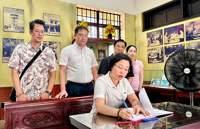 Cơ quan Đoàn Đại biểu Quốc hội và HĐND thành phố Hà Nội viếng Anh hùng liệt sỹ Võ Thị Sáu- Ảnh 4.