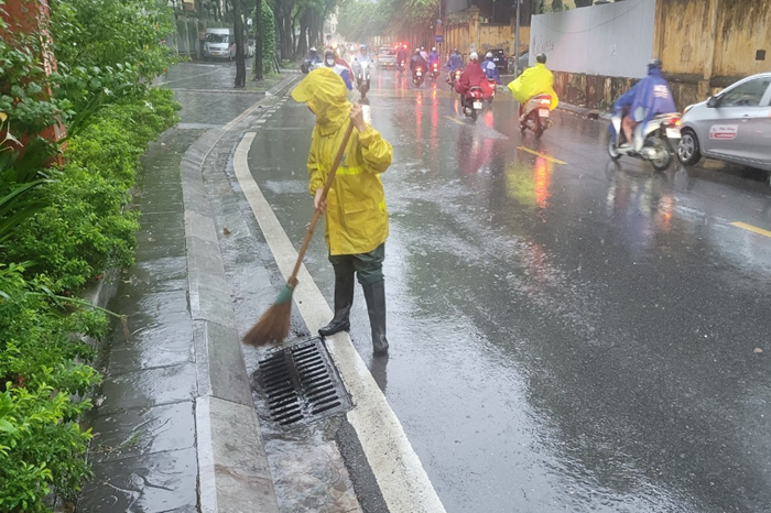 Công ty TNHH một thành viên Thoát nước Hà Nội triển khai lực lượng đảm bảo thoát nước, phòng chống úng ngập- Ảnh 4.