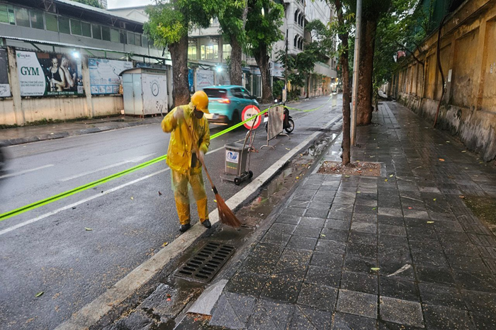 Công ty TNHH một thành viên Thoát nước Hà Nội triển khai lực lượng đảm bảo thoát nước, phòng chống úng ngập- Ảnh 3.