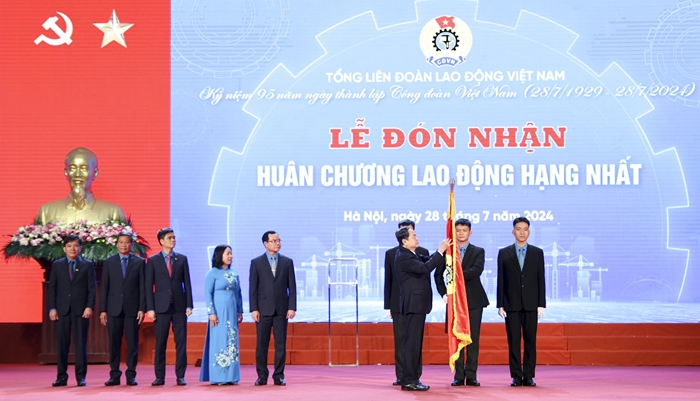 Kỷ niệm 95 năm Ngày thành lập Công đoàn Việt Nam và tôn vinh cán bộ Công đoàn tiêu biểu- Ảnh 1.