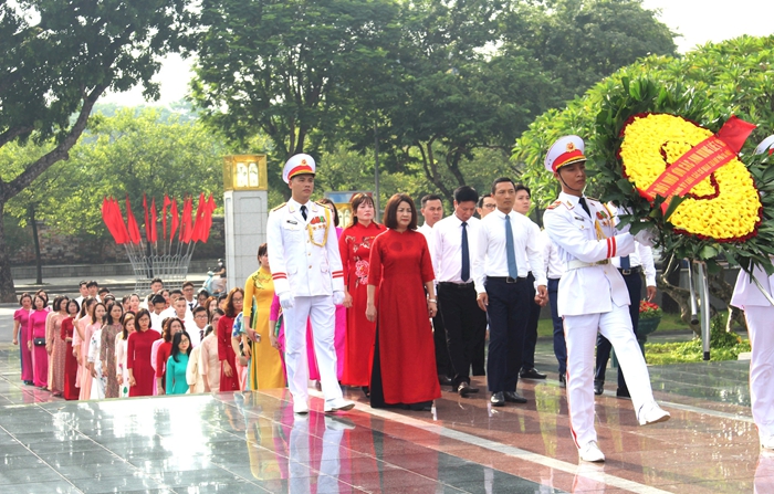 70 đảng viên mới Đảng ủy Khối các cơ quan Thành phố báo công dâng Bác- Ảnh 1.