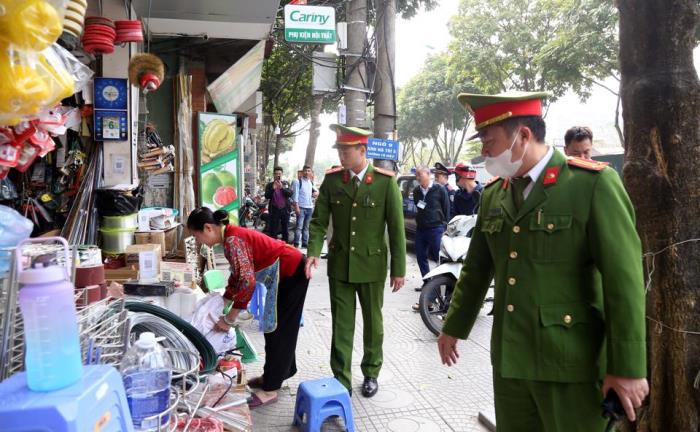 Quận Hà Đông: Ký cam kết với các doanh nghiệp và hộ kinh doanh về đảm bảo trật tự công cộng, trật tự đô thị- Ảnh 2.