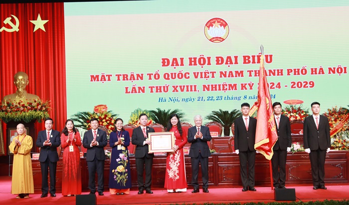 Mặt trận Thành phố phải làm tốt vai trò cầu nối vững chắc, giữ vững mối quan hệ “máu - thịt” giữa Đảng, Nhà nước với Nhân dân- Ảnh 8.