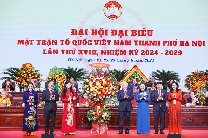 Mặt trận Thành phố phải làm tốt vai trò cầu nối vững chắc, giữ vững mối quan hệ “máu - thịt” giữa Đảng, Nhà nước với Nhân dân- Ảnh 4.