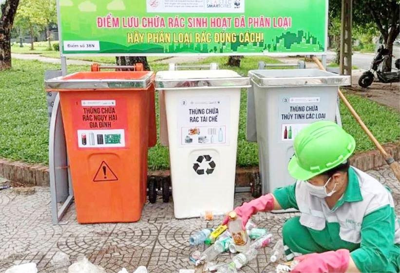 Ha Noi to pilot waste segregation in June- Ảnh 1.