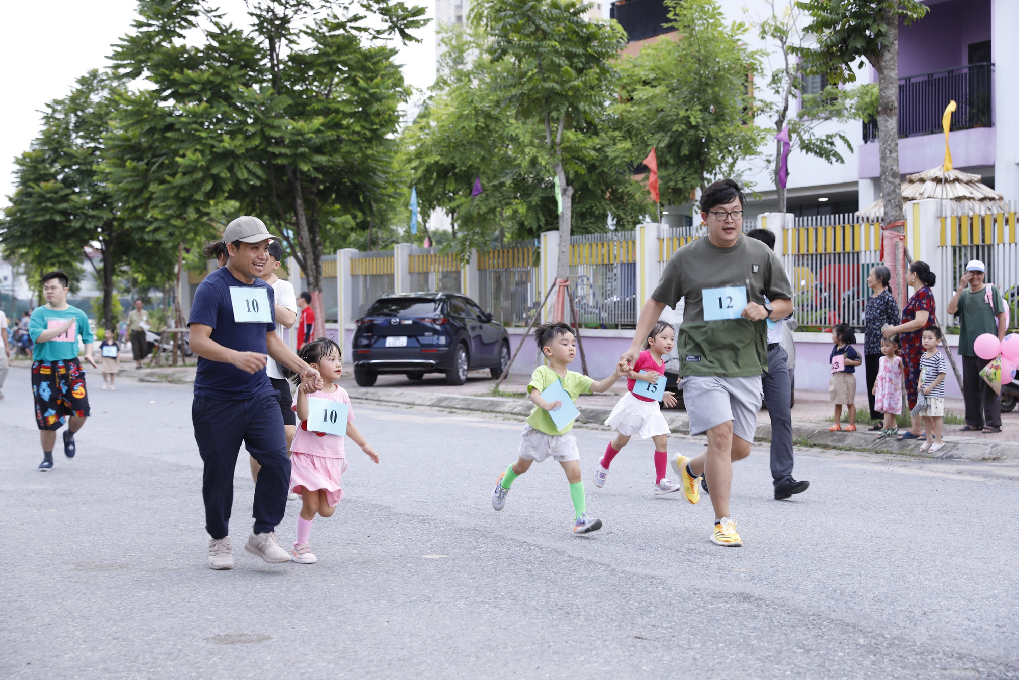 Phụ huynh, học sinh Trường Mầm non Nguyệt Quế hào hứng tham gia Giải chạy Ngày Gia đình Việt Nam- Ảnh 8.