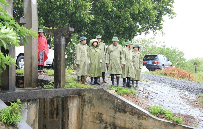 Huyện Quốc Oai: Thực hiện phương châm “ba sẵn sàng”, “bốn tại chỗ” ứng phó với mưa bão- Ảnh 2.