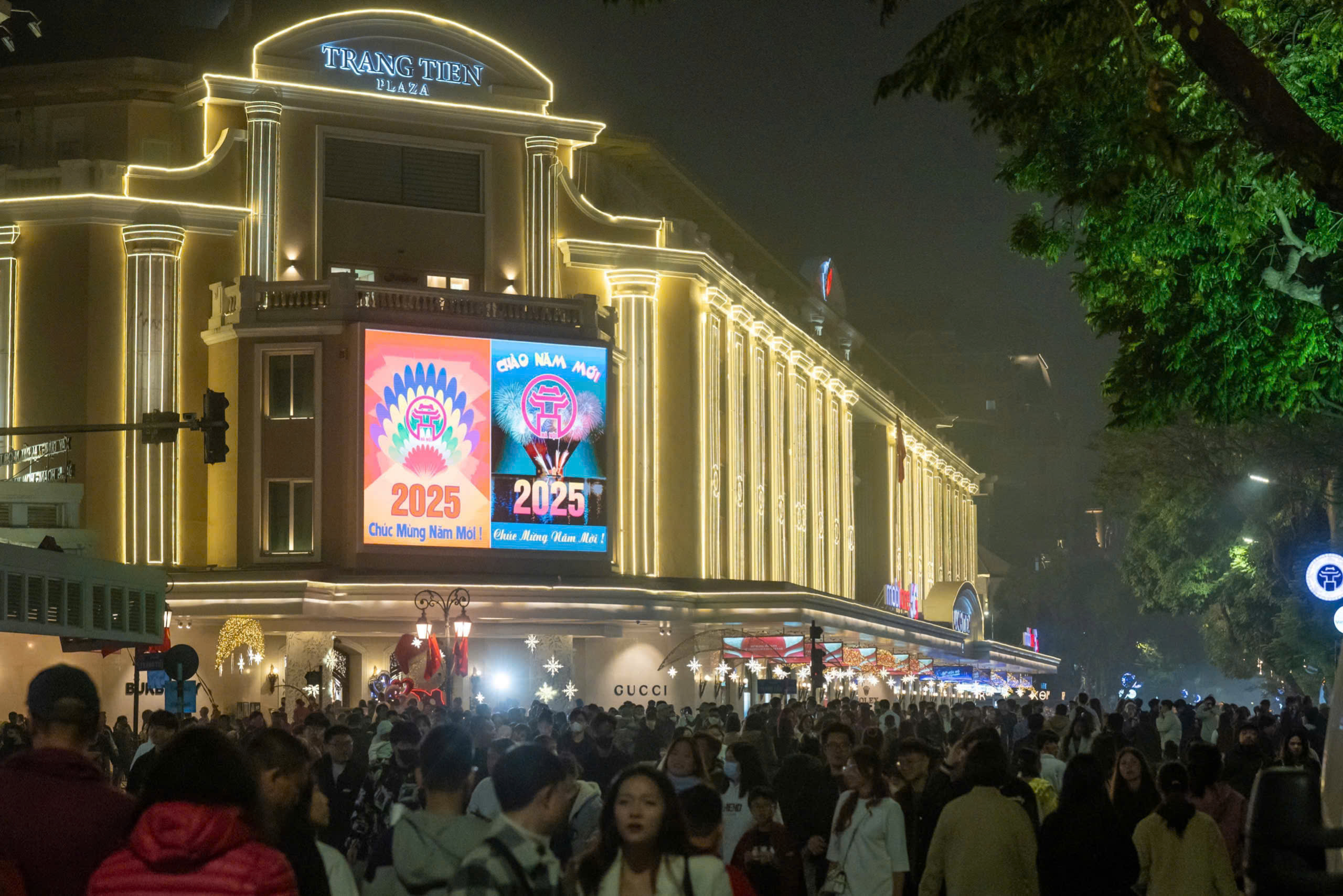 Mãn nhãn màn pháo hoa chào năm mới 2025 tại Thủ đô Hà Nội- Ảnh 10.