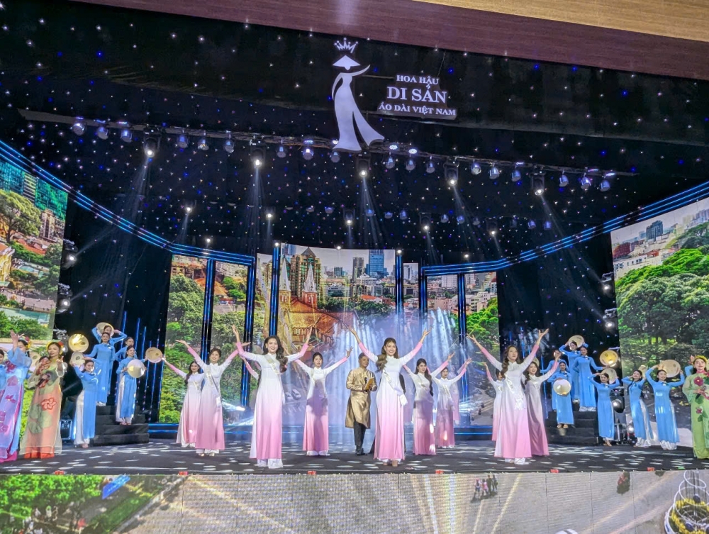 Ấn tượng đêm Chung kết Hoa hậu Di sản Áo dài Việt Nam tại Thị xã Sơn Tây- Ảnh 9.