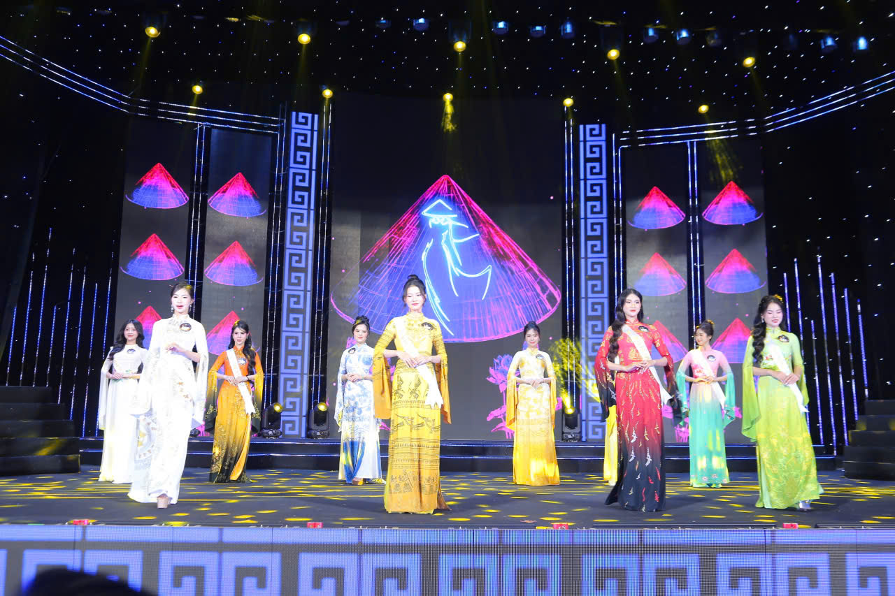 Ấn tượng đêm Chung kết Hoa hậu Di sản Áo dài Việt Nam tại Thị xã Sơn Tây- Ảnh 4.