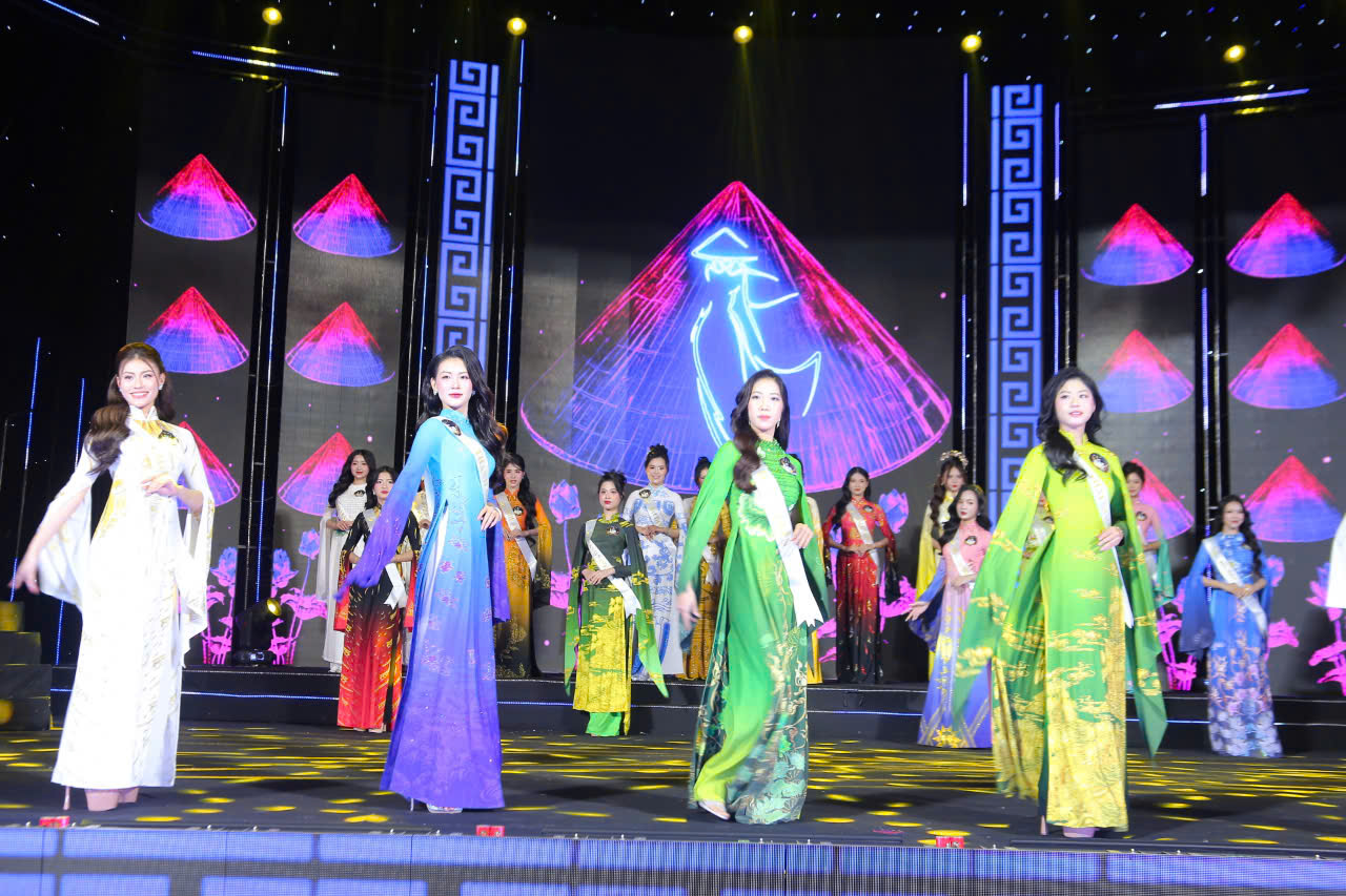 Ấn tượng đêm Chung kết Hoa hậu Di sản Áo dài Việt Nam tại Thị xã Sơn Tây- Ảnh 5.