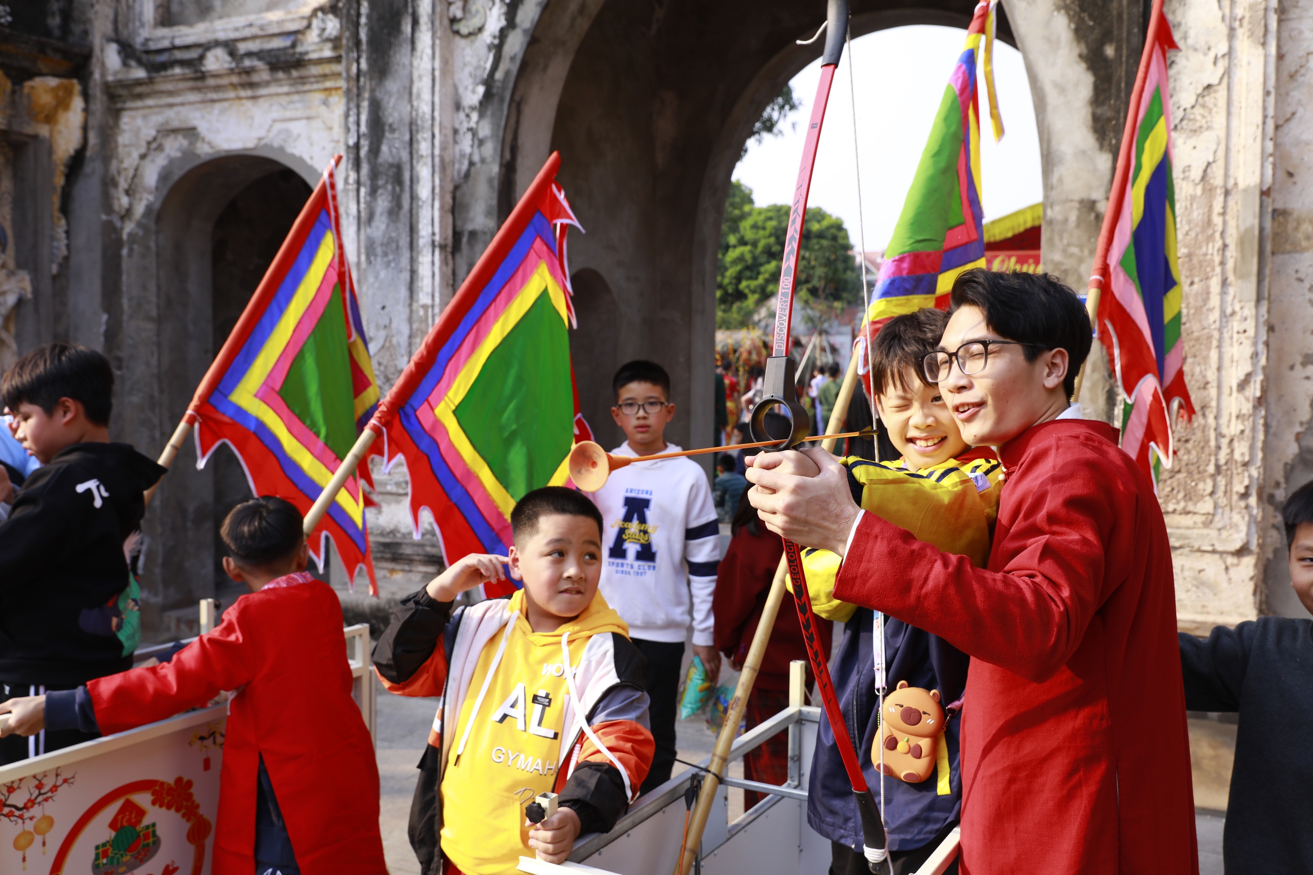 Đậm chất văn hóa truyền thống tại chương trình “Xuân chung tay kết đoàn - Tết thắm tình quân dân" quận Long Biên- Ảnh 26.