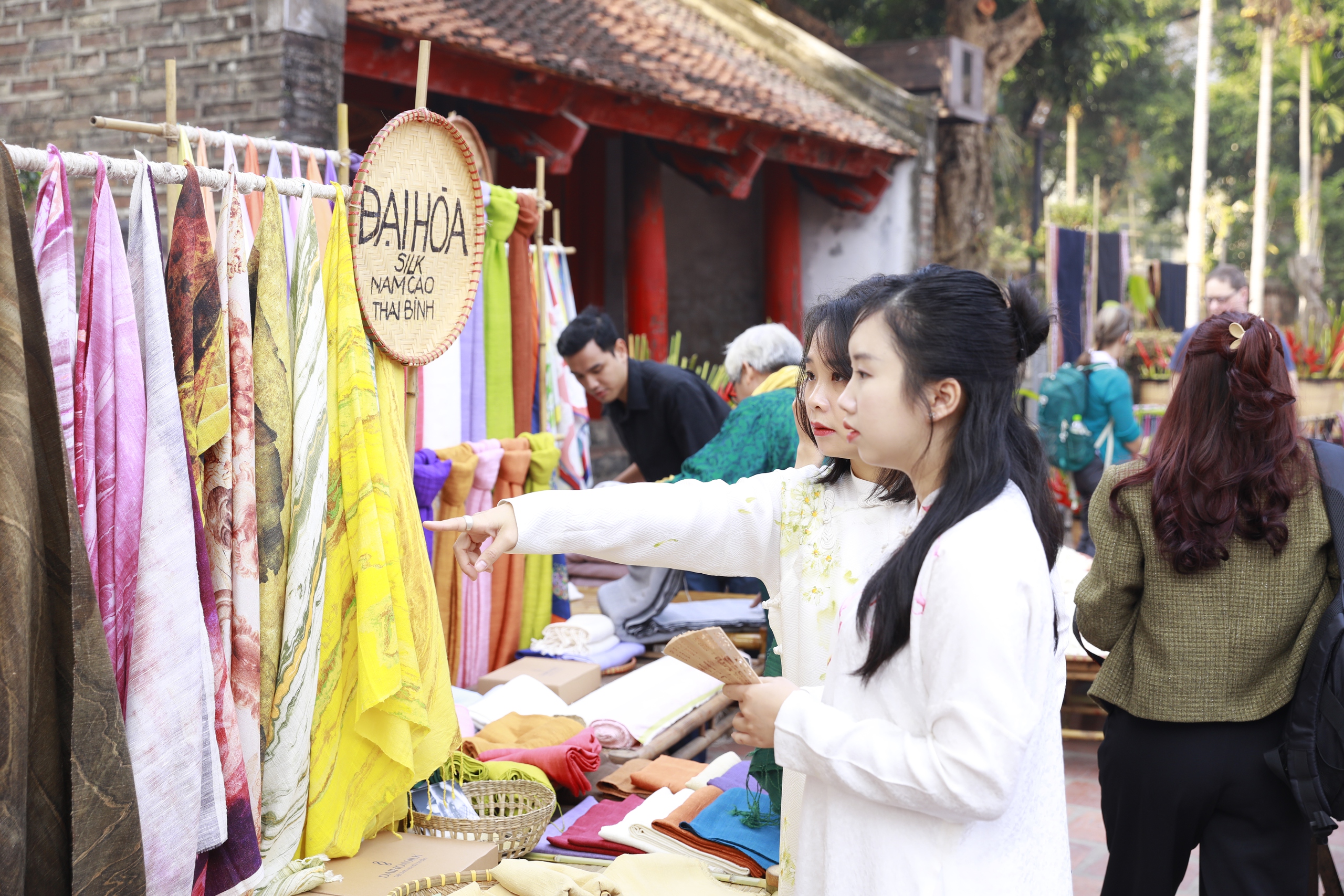 Đến Văn Miếu - Quốc Tử Giám đón "Quà tặng của nhân gian"- Ảnh 5.