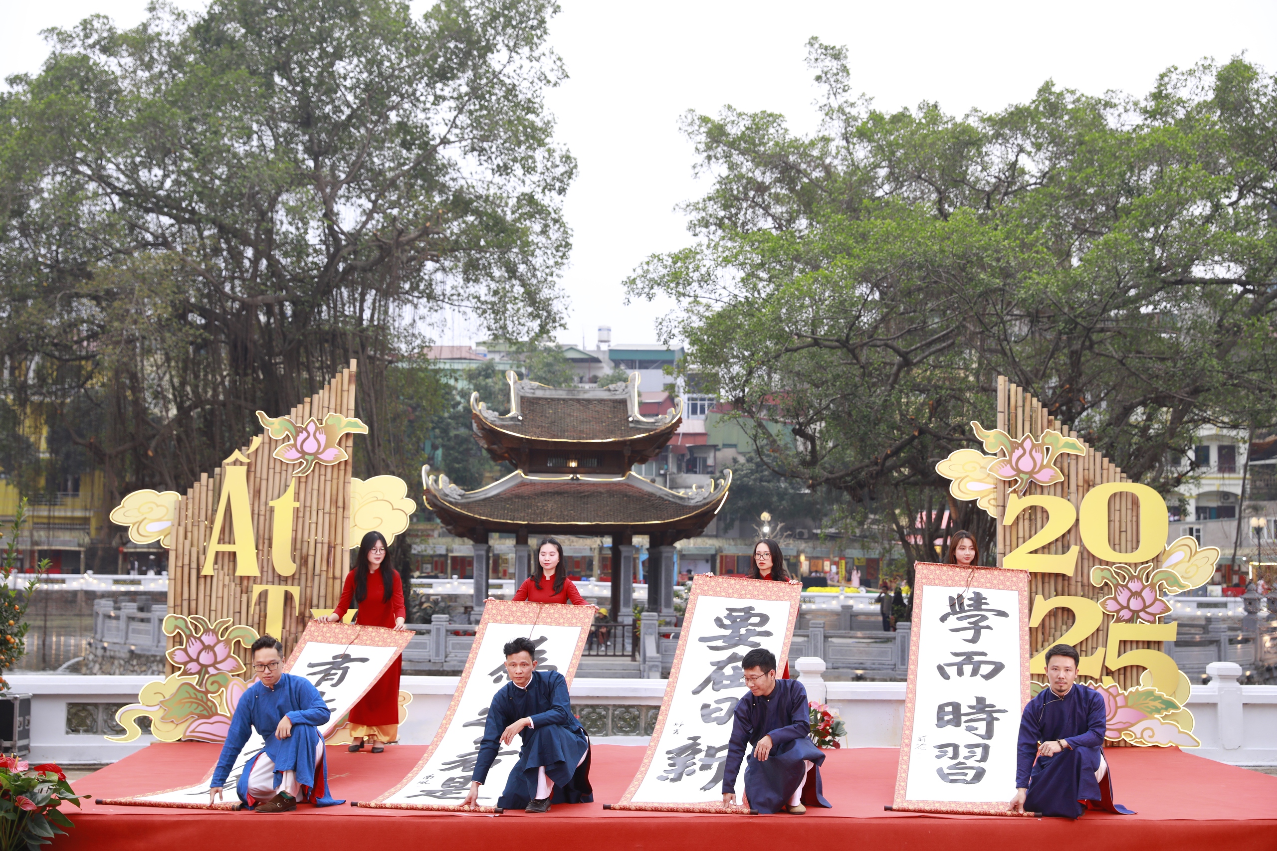 Khai mạc Hội chữ Xuân Ất Tỵ 2025 tại di tích Văn Miếu - Quốc Tử Giám- Ảnh 5.