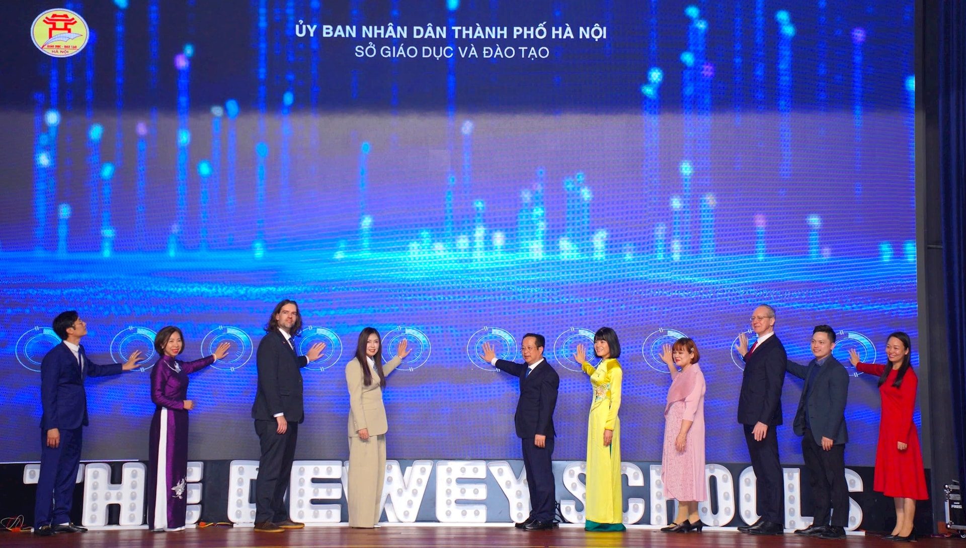 Hà Nội phát động phong trào “Tháng tự học ngoại ngữ”- Ảnh 1.