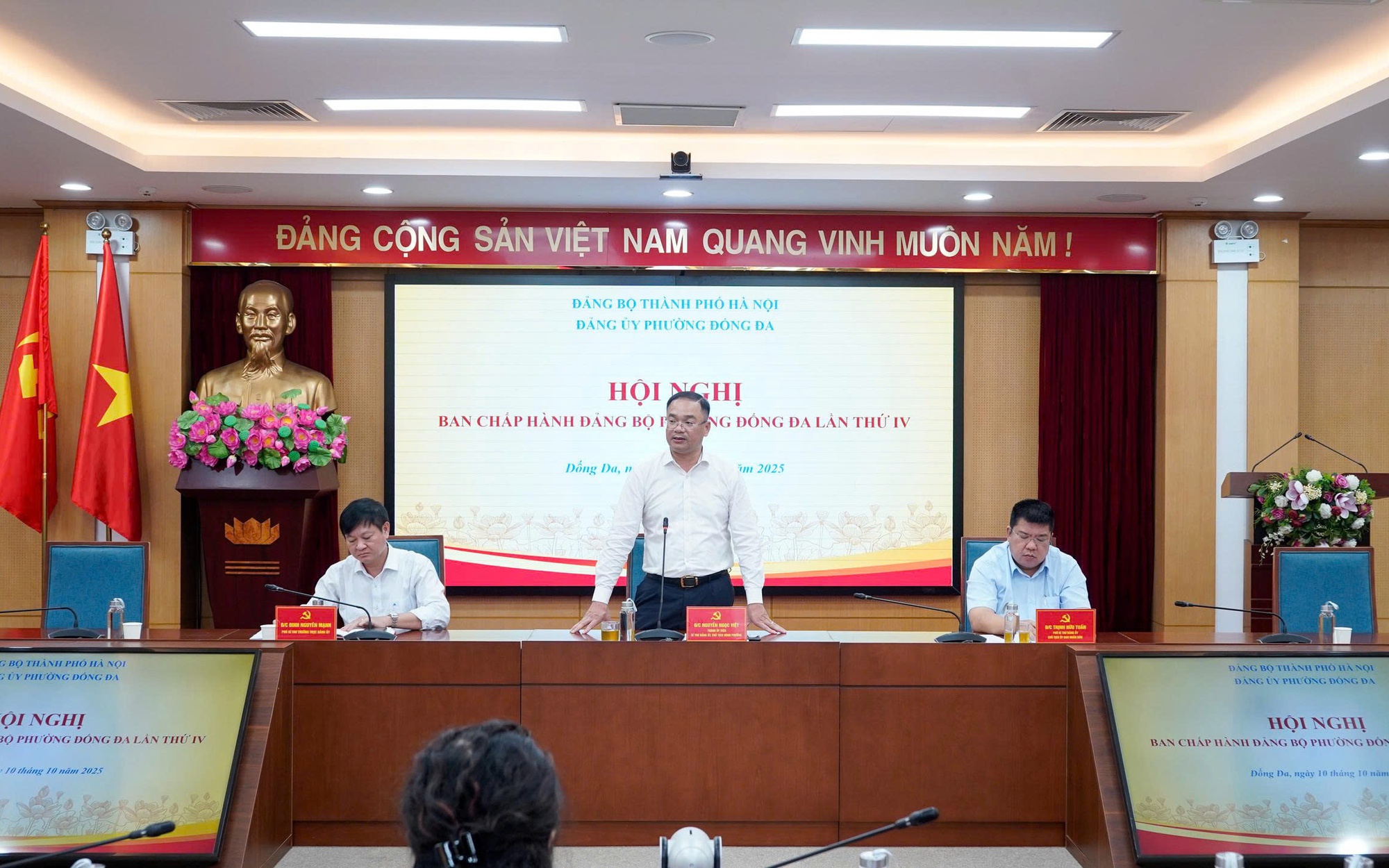 Bí thư Đảng ủy, Chủ tịch HĐND phường Đống Đa Nguyễn Ngọc Việt phát biểu kết luận Hội nghị.