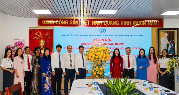 Gắn biển các công trình “Dân vận khéo” tiêu biểu trên địa bàn phường Yên Hòa và Tây Mỗ- Ảnh 1.
