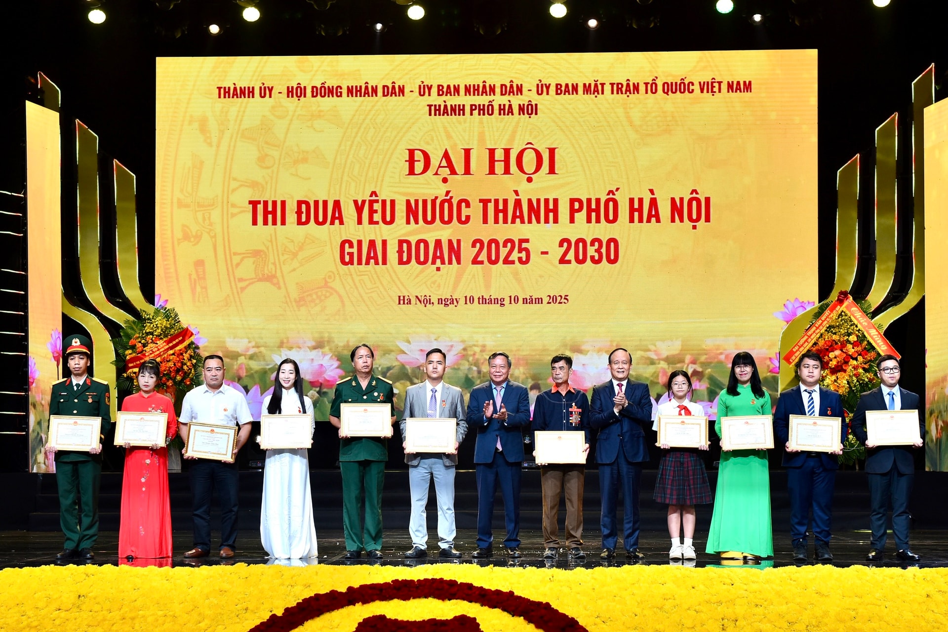 Đại hội Thi đua yêu nước thành phố Hà Nội: Tôn vinh những tấm gương tiêu biểu- Ảnh 11.