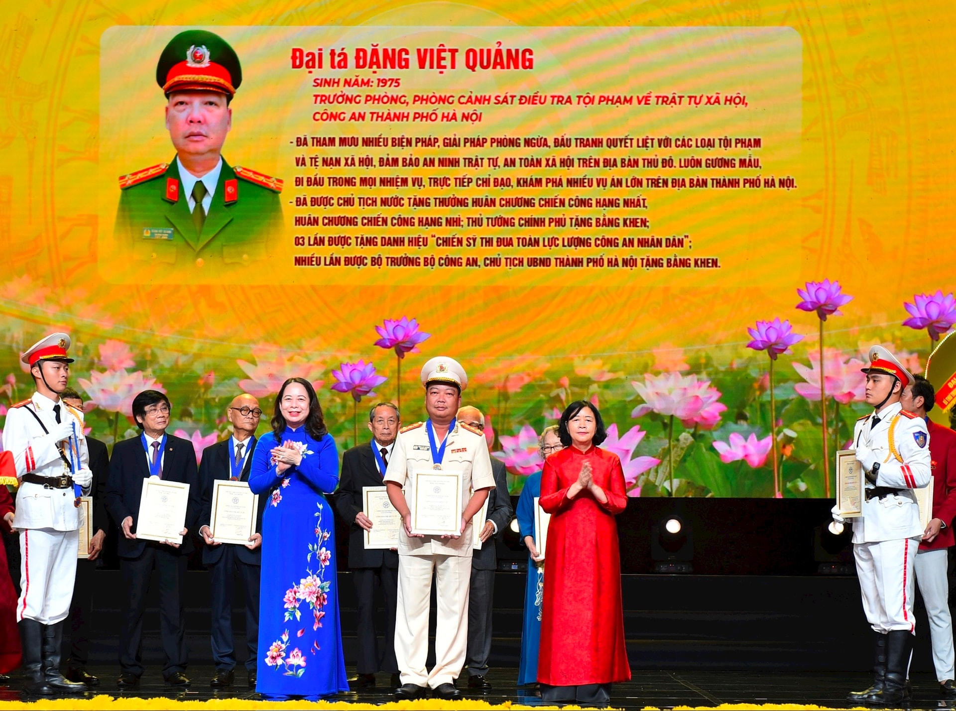 Đại hội Thi đua yêu nước thành phố Hà Nội: Tôn vinh những tấm gương tiêu biểu- Ảnh 9.