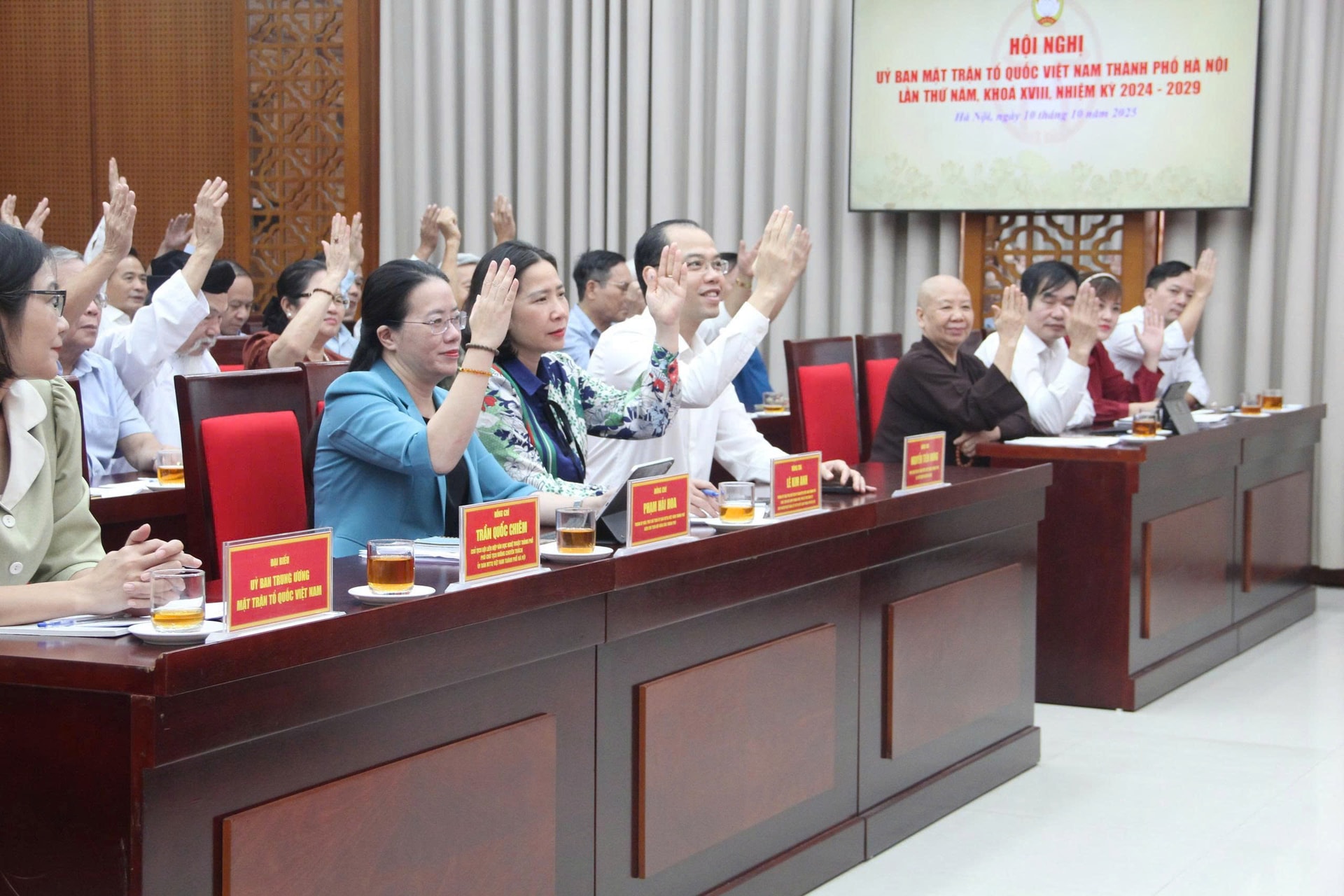 Ủy viên Ủy ban MTTQ Việt Nam thành phố Hà Nội thông qua Đề án nhân sự trình Đại hội- Ảnh 2.