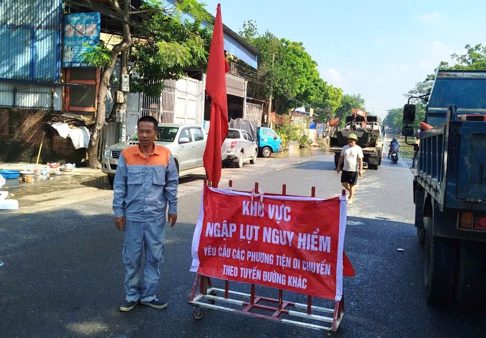 Hà Nội phân luồng giao thông Quốc lộ 3 do ngập sâu- Ảnh 1.